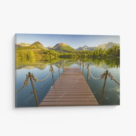 Tableau sur toile reflet paisible de Štrbské Pleso au crépuscule – Wallnifity®