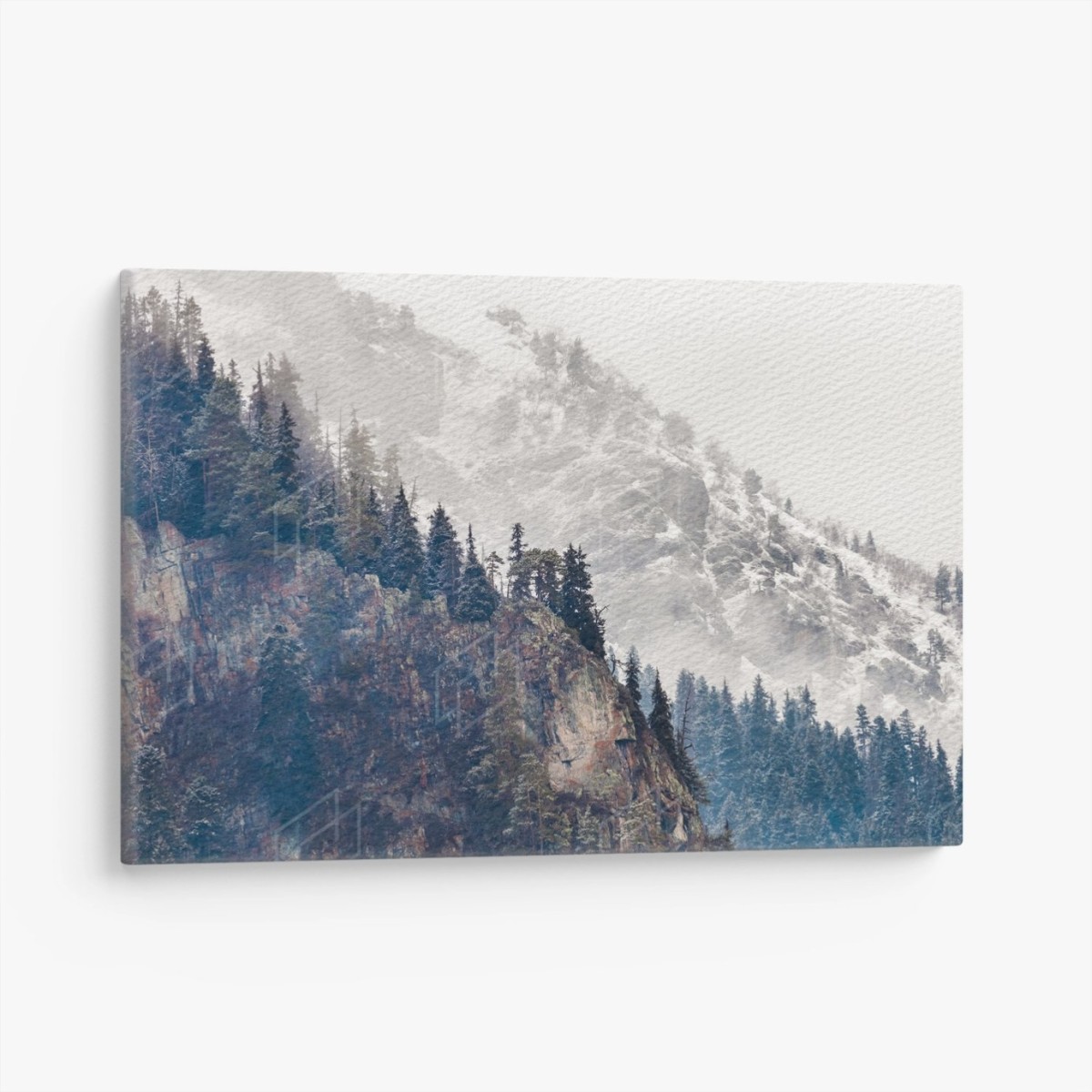 Tableau sur toile falaise enneigée et forêt de pins – Wallnifity®