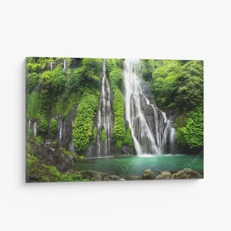 Tableau sur toile cascade émeraude au cœur d'une forêt luxuriante – Wallnifity®