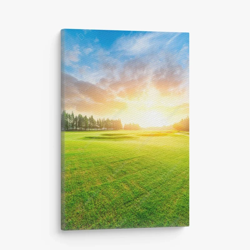 Tableau sur toile coucher de soleil doré sur le gazon et la forêt – Wallnifity®