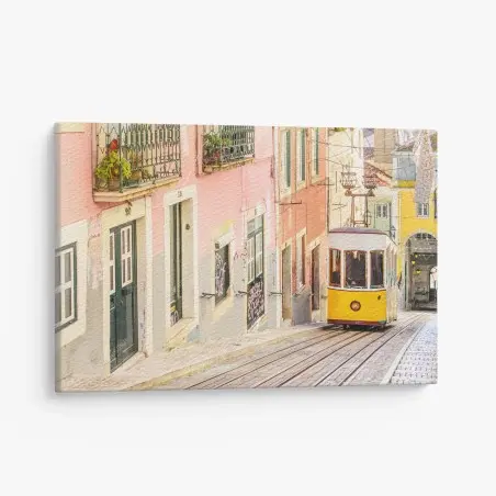 Tableau sur toile tramway jaune dans les ruelles colorées de Lisbonne – Wallnifity®