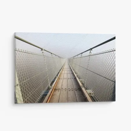 Tableau sur toile promenade dans la brume : pont suspendu en perspective – Wallnifity®