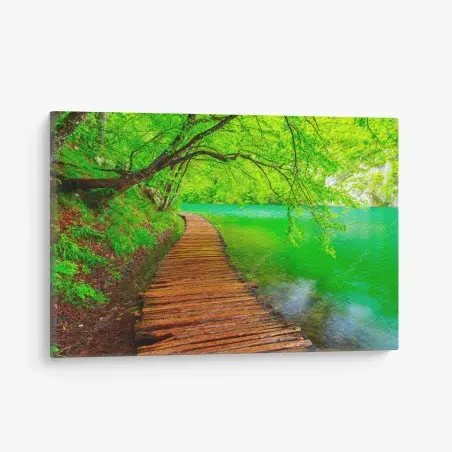 Tableau sur toile chemin en bois au bord d'un lac émeraude – Wallnifity®