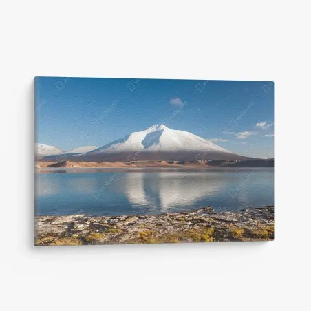 Tableau sur toile reflet serein du volcan dans le désert d'Atacama – Wallnifity®