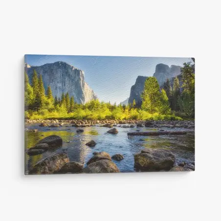 Tableau sur toile vallée montagneuse au bord de l'eau baignée de lumière – Wallnifity®