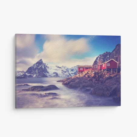 Tableau sur toile maisons rouges au bord du fjord sous les montagnes enneigées – Wallnifity®