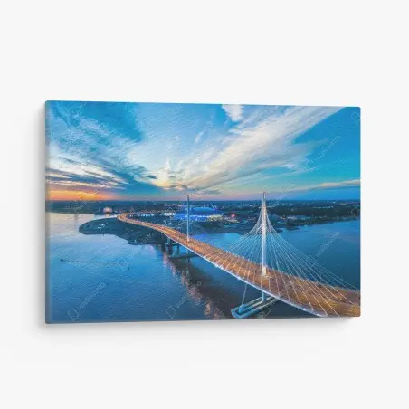 Tableau sur toile panorama du pont à haubans de Saint-Pétersbourg au crépuscule – Wallnifity®
