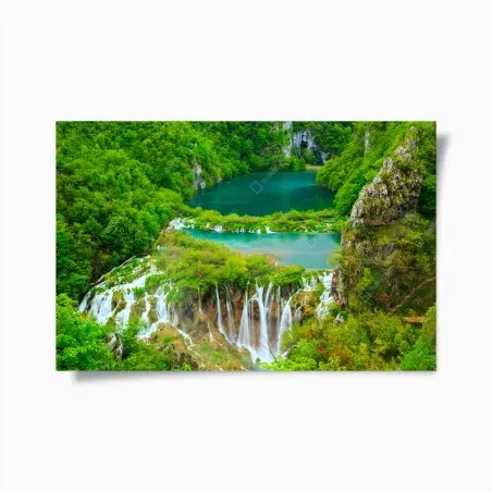Poster cascade et lacs émeraude au cœur de la forêt – Wallnifity®