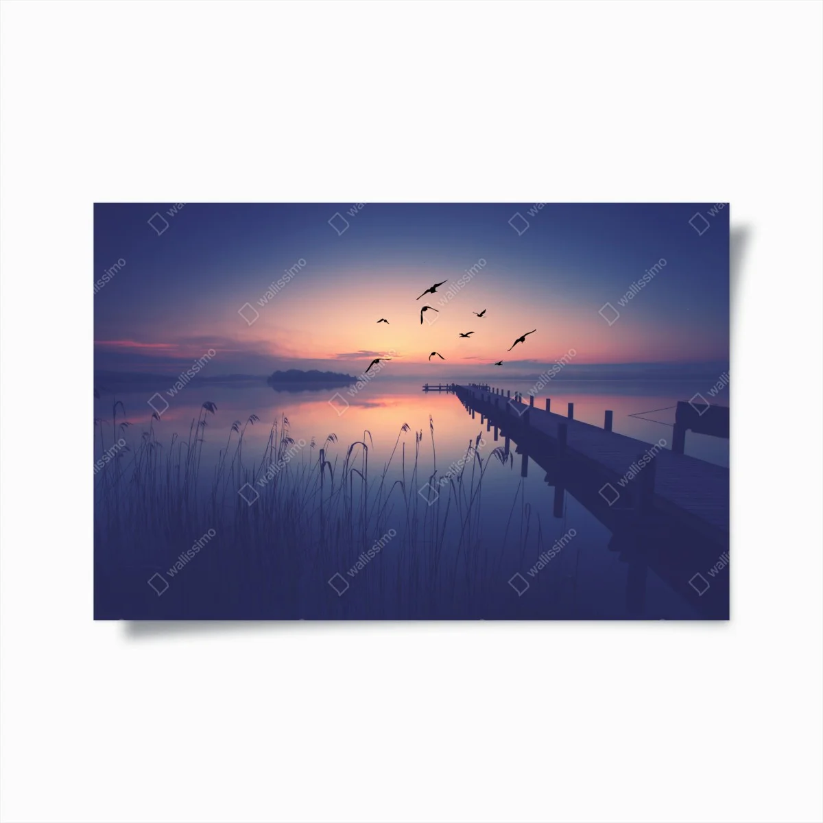 Poster paysage au crépuscule avec ponton et oiseaux – Wallnifity® Poster paysage au crépuscule avec ponton et oiseaux – Wallnifity®