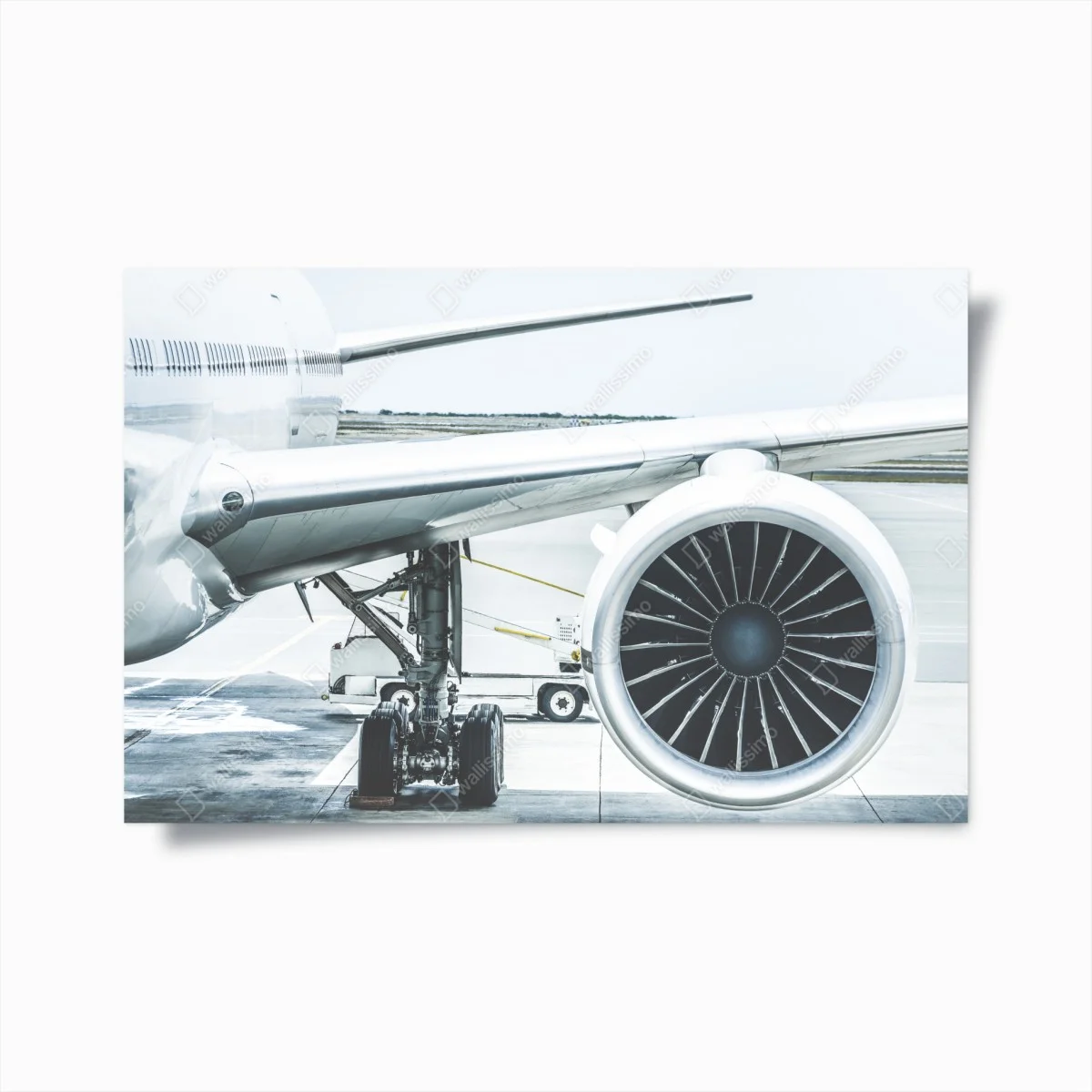 Poster détail moteur d'avion au terminal – Wallnifity® Poster détail moteur d'avion au terminal – Wallnifity®