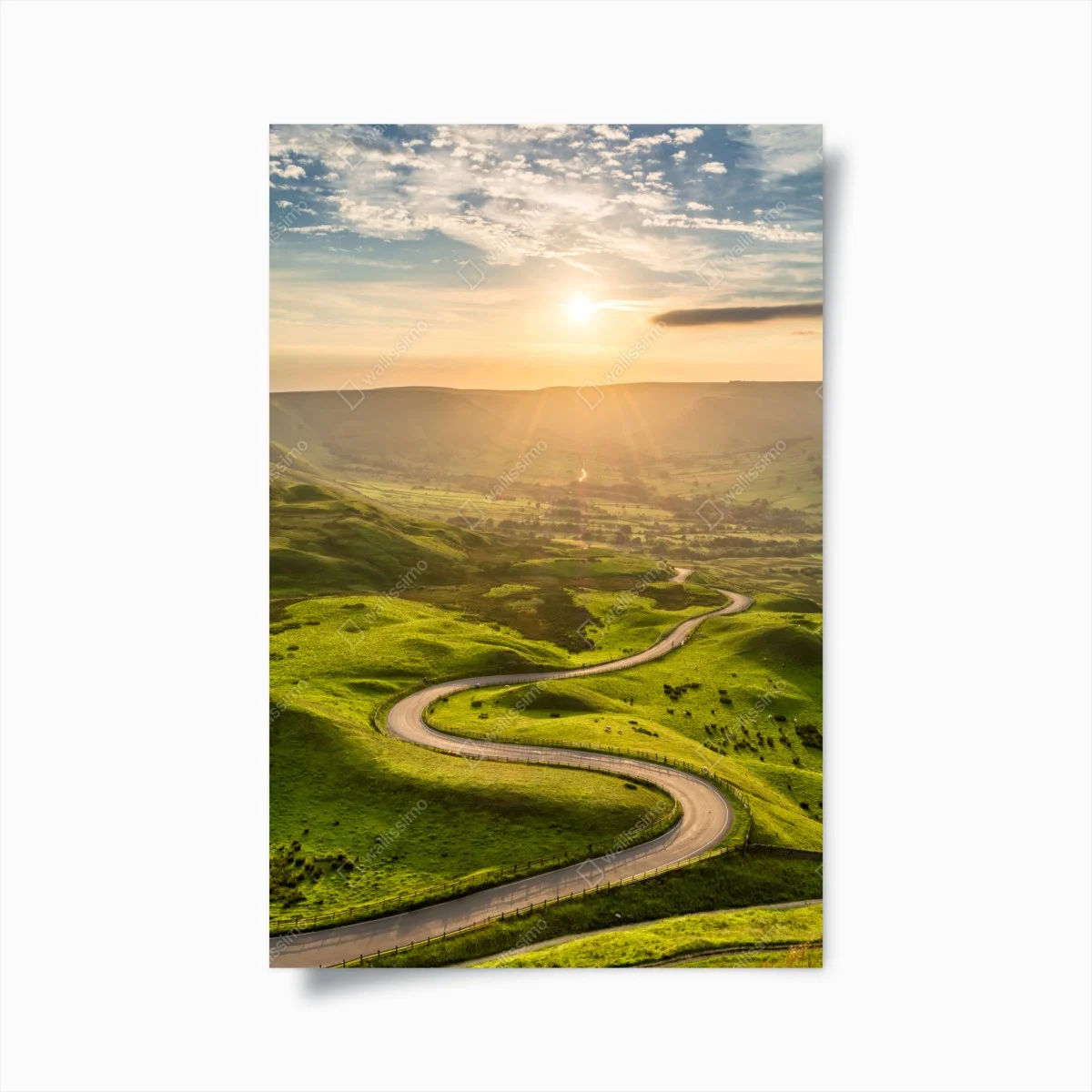 Poster route sinueuse dans les collines verdoyantes au soleil couchant – Wallnifity® Poster route sinueuse dans les collines verdoyantes au soleil couchant – Wallnifity®