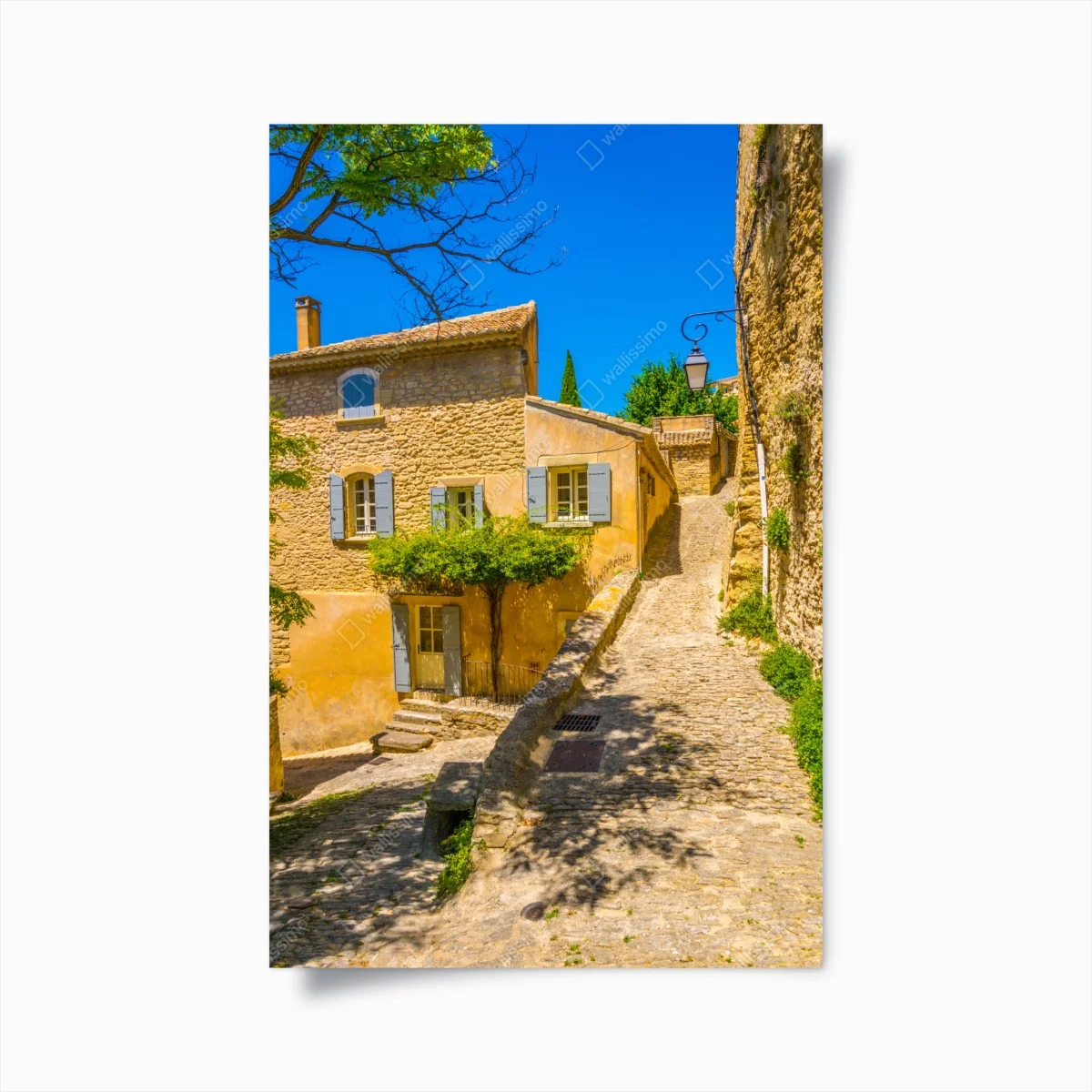 Poster ruelle provençale ensoleillée – Wallnifity® Poster ruelle provençale ensoleillée – Wallnifity®