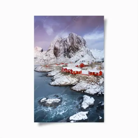 Poster village de cabanes rouges au pied des montagnes – Wallnifity®