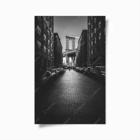 Poster vibrante perspective du pont de Manhattan entre les immeubles – Wallnifity®