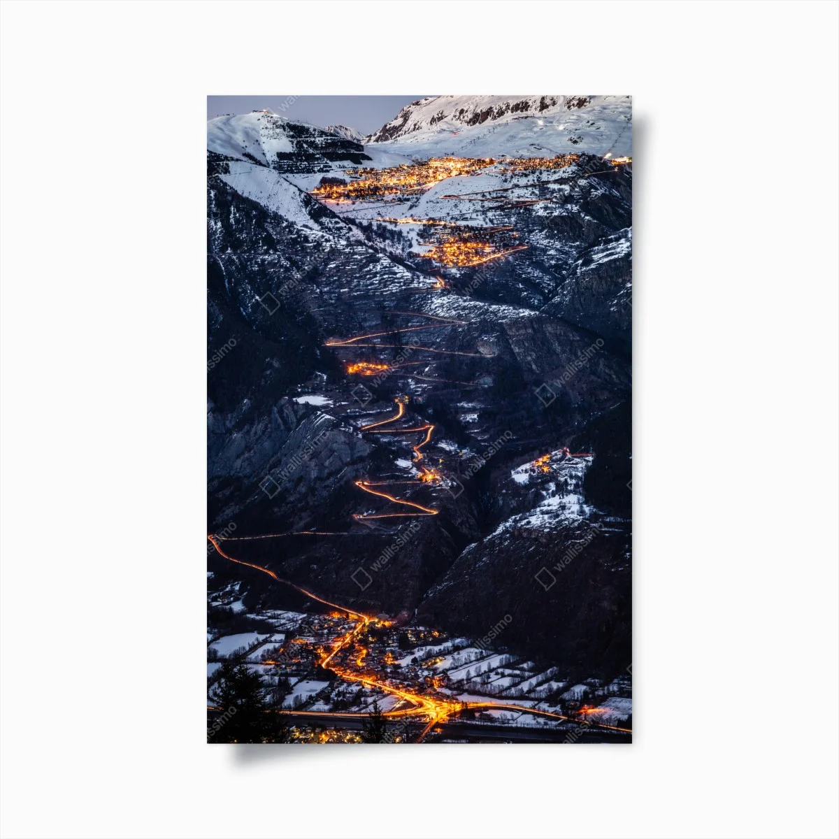 Poster nuit à Alpe d'Huez : la route aux virages lumineux – Wallnifity® Poster nuit à Alpe d'Huez : la route aux virages lumineux – Wallnifity®