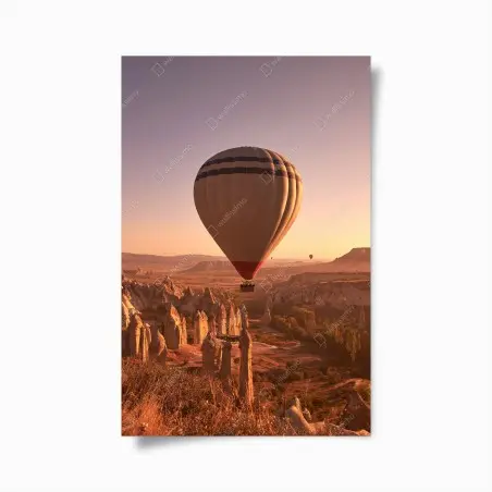 Poster montgolfière au-dessus de la Cappadoce au lever du soleil – Wallnifity®