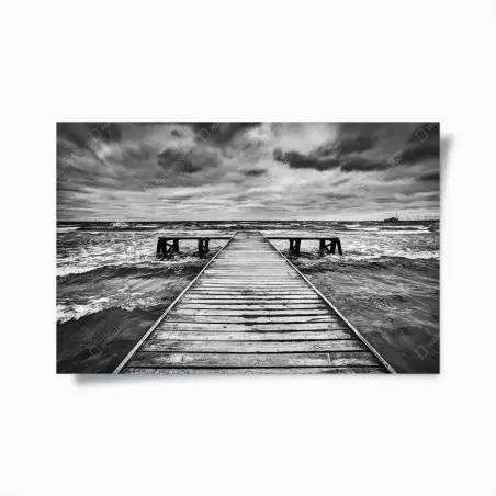 Poster jetée solitaire sous ciel orageux – Wallnifity®