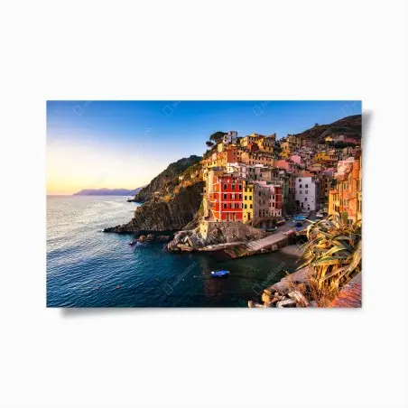 Poster Riomaggiore au crépuscule : paysage côtier coloré – Wallnifity®