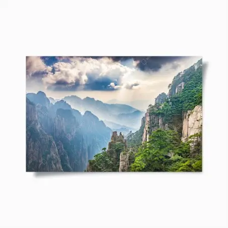 Poster panorama de montagnes embrumées et pins – Wallnifity®