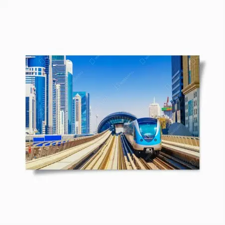 Poster métro moderne traversant la métropole – Wallnifity®