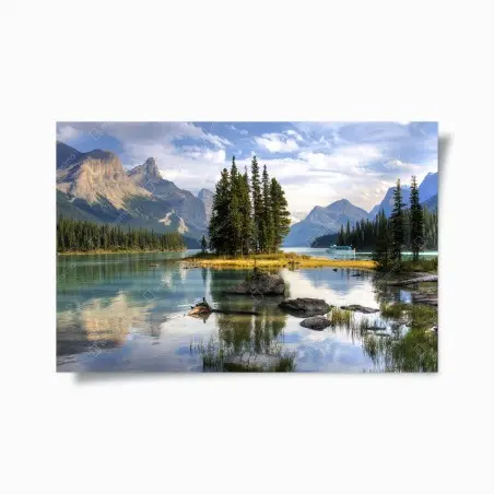 Poster île boisée sur lac alpin aux eaux turquoises – Wallnifity®