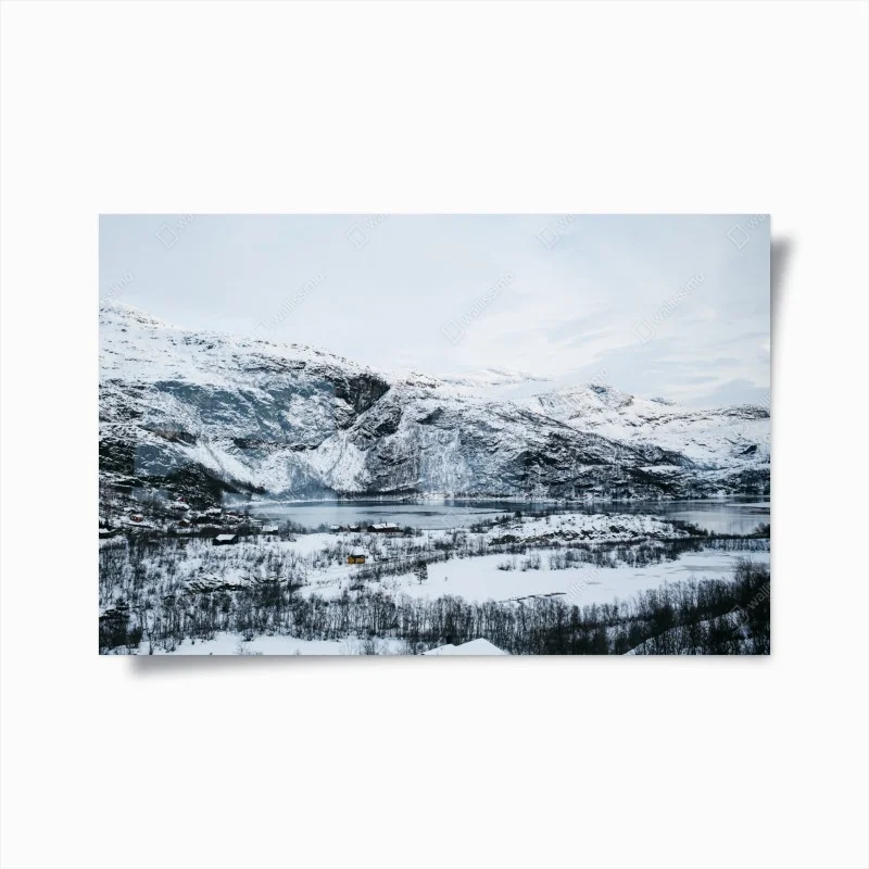 Poster calme hivernal au bord du fjord enneigé – Wallnifity®