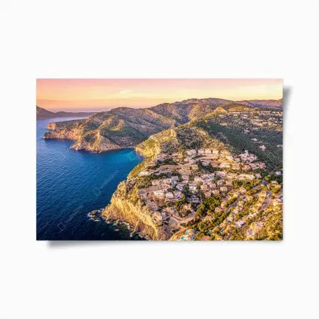 Poster villages perchés sur falaises au crépuscule – Wallnifity®