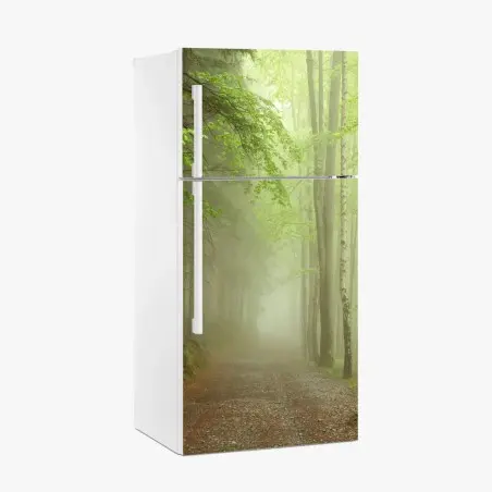 Sticker pour réfrigérateur sentier brumeux dans la forêt – Wallnifity®