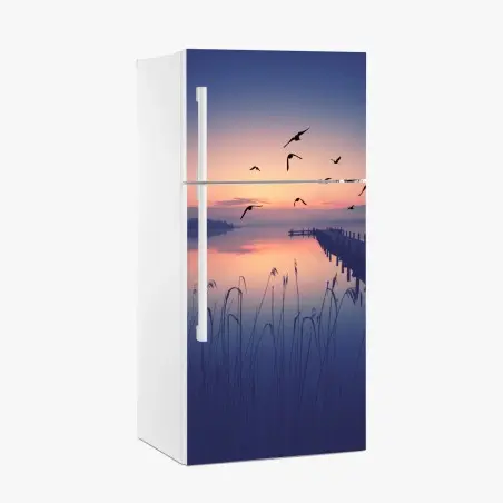 Sticker pour réfrigérateur paysage au crépuscule avec ponton et oiseaux – Wallnifity®