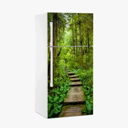 Sticker pour réfrigérateur sentier en planches à travers une forêt verdoyante – Wallnifity®