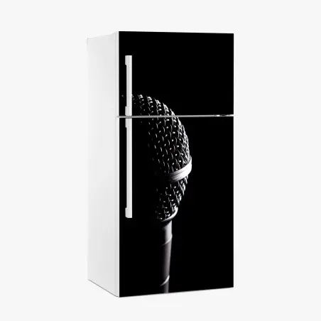 Sticker pour réfrigérateur microphone en gros plan sur fond noir – Wallnifity®