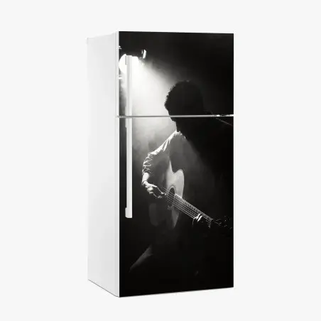 Sticker pour réfrigérateur silhouette d'un guitariste sous le projecteur – Wallnifity®