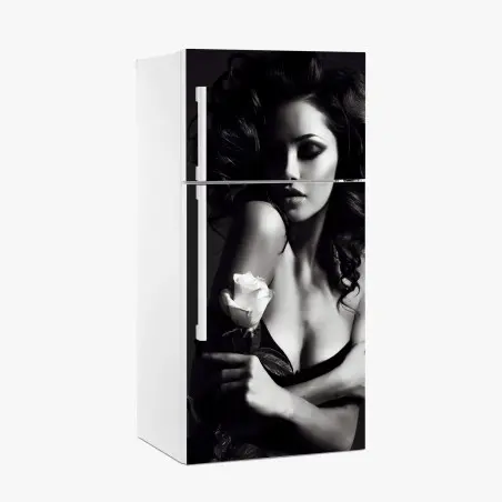 Sticker pour réfrigérateur portrait glamour en noir et blanc avec rose – Wallnifity®