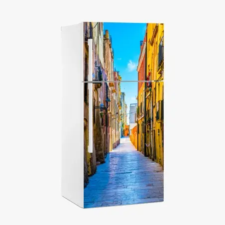 Sticker pour réfrigérateur ruelle méditerranéenne aux couleurs vives – Wallnifity®