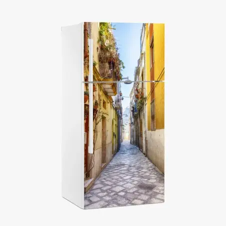 Sticker pour réfrigérateur ruelle ensoleillée du centre ancien de Brindisi – Wallnifity®