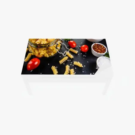 Sticker pour table et bureau composition de pâtes fusilli et ingrédients méditerranéens – Wallnifity®