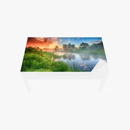 Sticker pour table et bureau aube d'été sur les rives brumeuses – Wallnifity®
