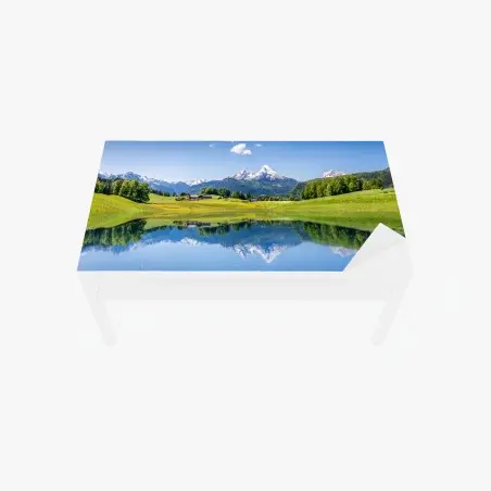Sticker pour table et bureau reflet alpin sur un lac tranquille – Wallnifity®