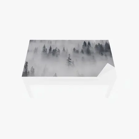Sticker pour table et bureau forêt de pins enveloppée de brume – Wallnifity®