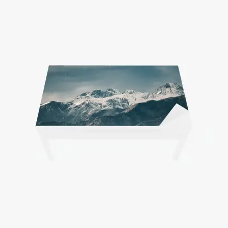 Sticker pour table et bureau contraste saisissant entre dunes et montagnes enneigées – Wallnifity®