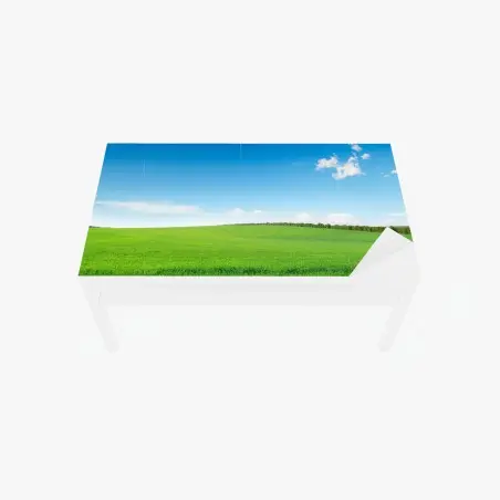 Sticker pour table et bureau paysage champêtre verdoyant sous ciel bleu – Wallnifity®