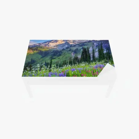 Sticker pour table et bureau prairie alpine fleurie au pied de la montagne – Wallnifity®