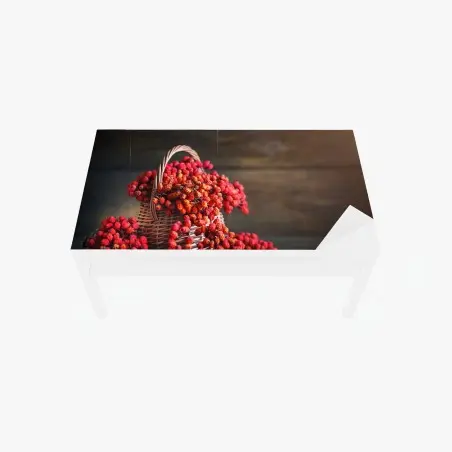 Sticker pour table et bureau panier de baies rouges sur fond rustique – Wallnifity®