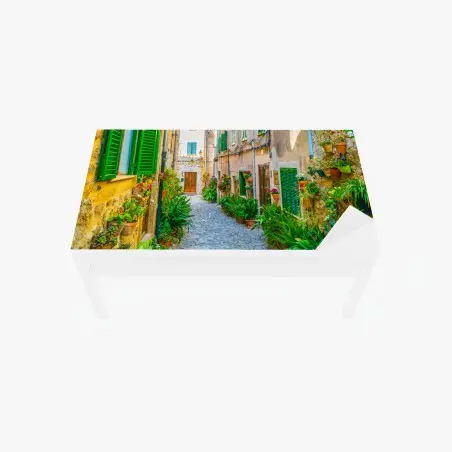 Sticker pour table et bureau ruelle méditerranéenne fleurie aux volets verts – Wallnifity®