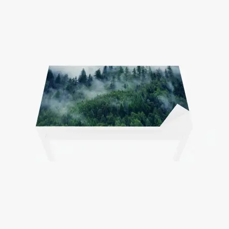 Sticker pour table et bureau forêt embrumée aux nuances de vert – Wallnifity®