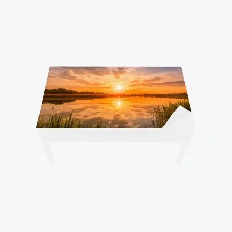 Sticker pour table et bureau coucher de soleil doré au-dessus du lac tranquille – Wallnifity®