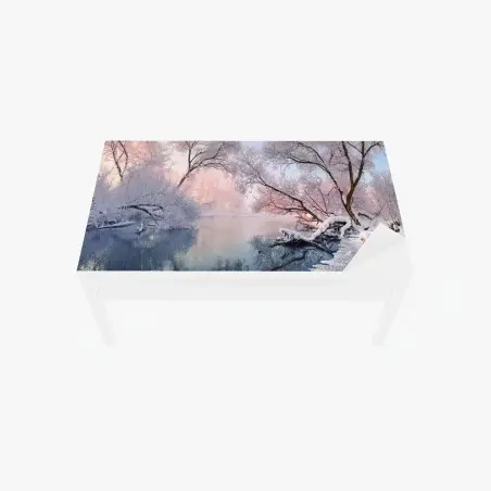 Sticker pour table et bureau paysage hivernal au bord de la rivière – Wallnifity®