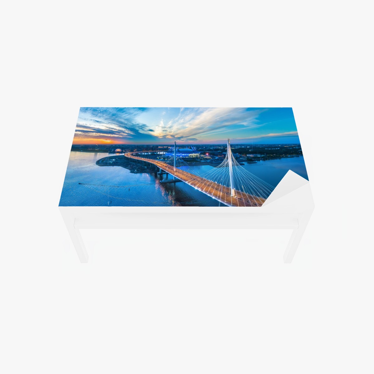 Sticker pour table et bureau panorama du pont à haubans de Saint-Pétersbourg au crépuscule – Wallnifity®