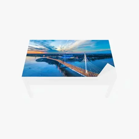Sticker pour table et bureau panorama du pont à haubans de Saint-Pétersbourg au crépuscule – Wallnifity®