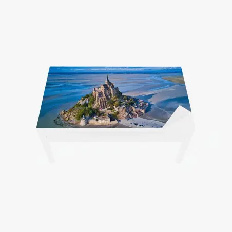 Sticker pour table et bureau vue aérienne de Mont-Saint-Michel en lumière naturelle – Wallnifity®